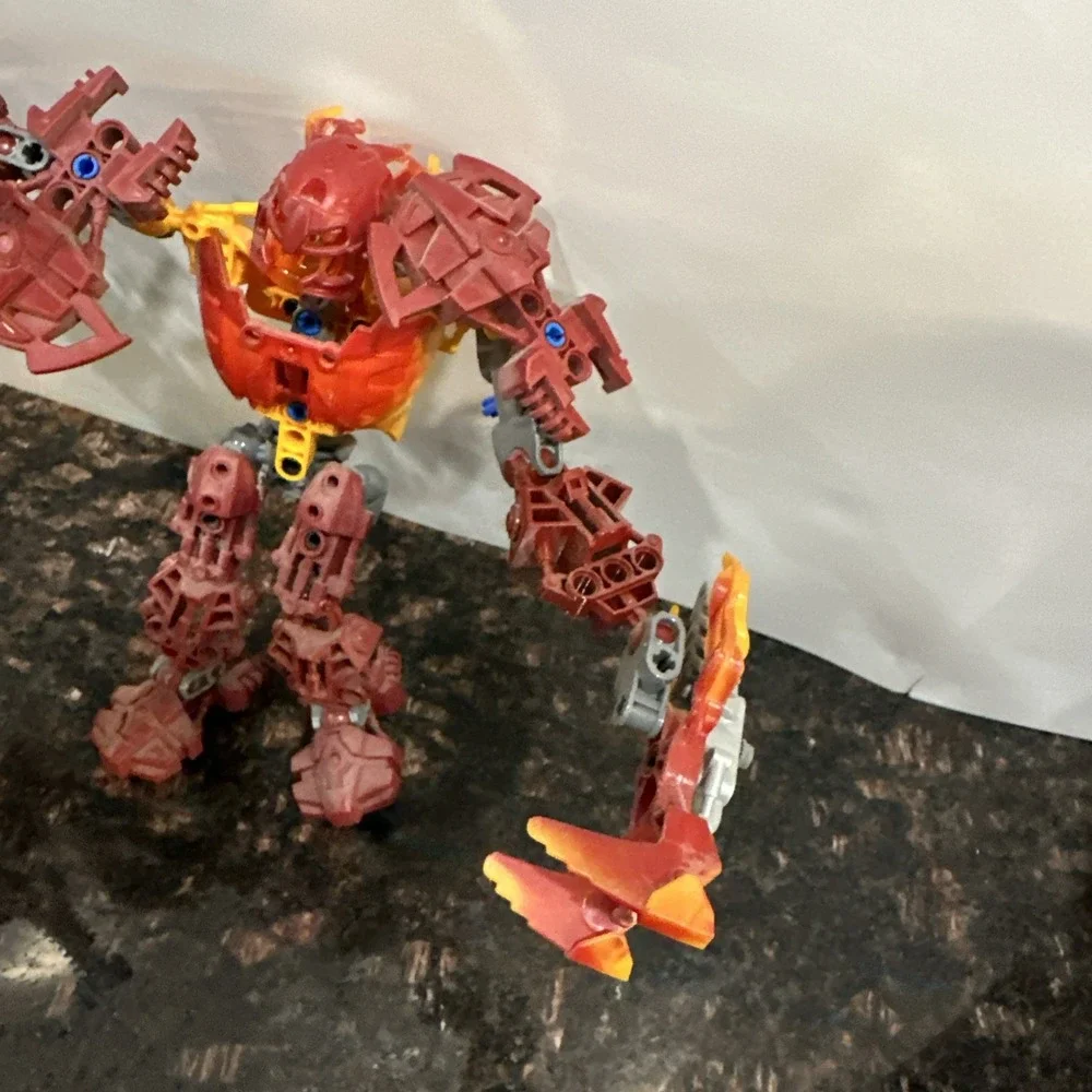 LEGO BIONICLE GLATORIAN MALUM FIRE TRIBE ACTION FIGURE ROBOT